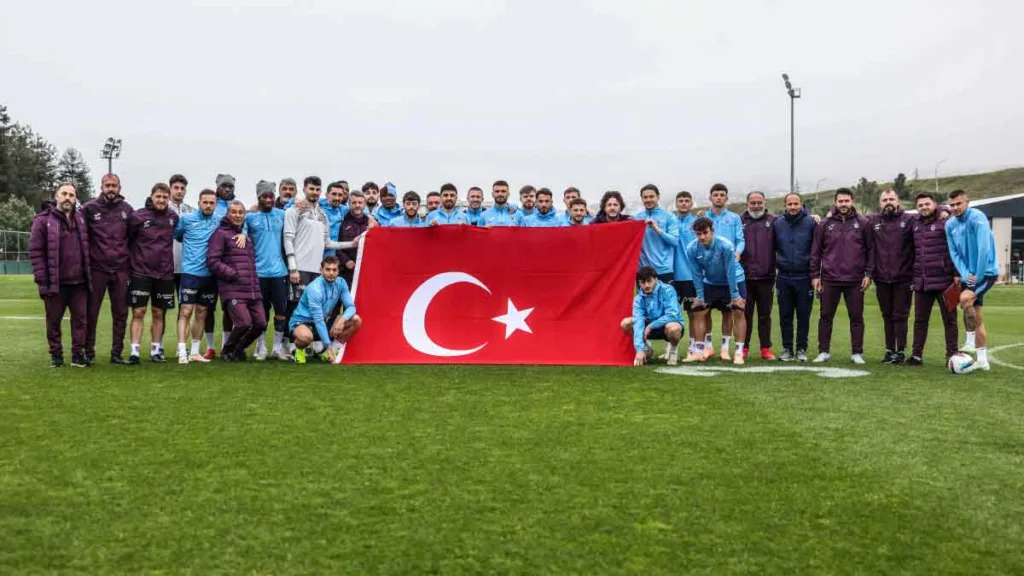 Trabzonspor, Göztepe maçı öncesi son antrenmanını Mehmet Ali Yılmaz Tesisleri'nde gerçekleştirdi