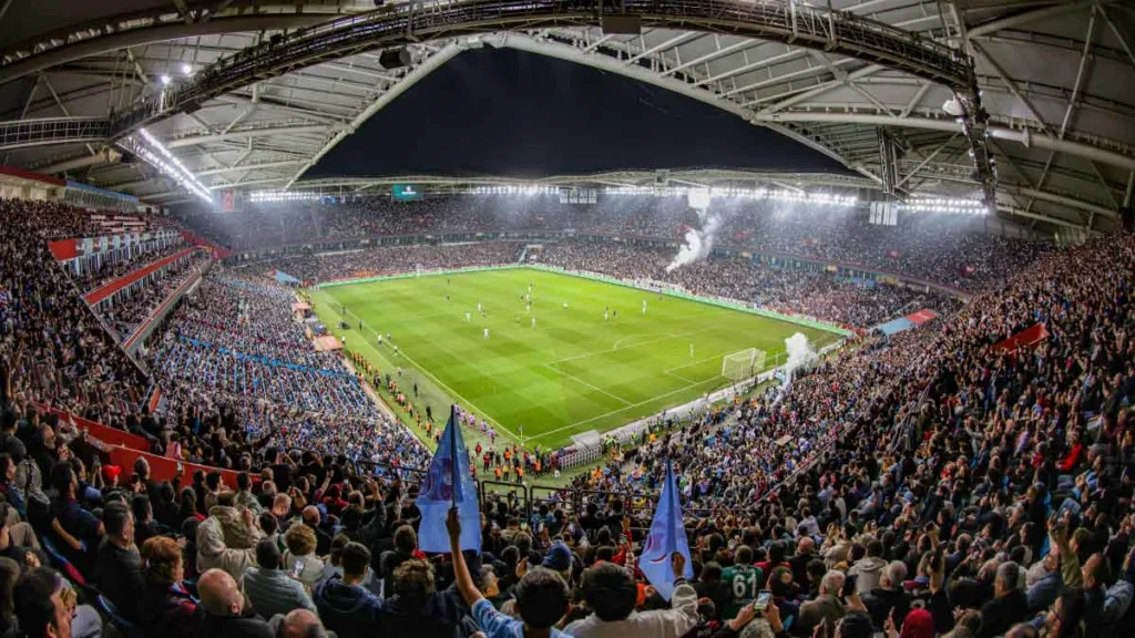 Trabzonspor Taraftarı UEFA Gençlik Ligi'nde Dünya Rekoru Kırdı!