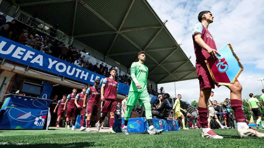 Trabzon’dan Trabzonspor U19 takımına UEFA Gençlik Ligi finali öncesi büyük destek.