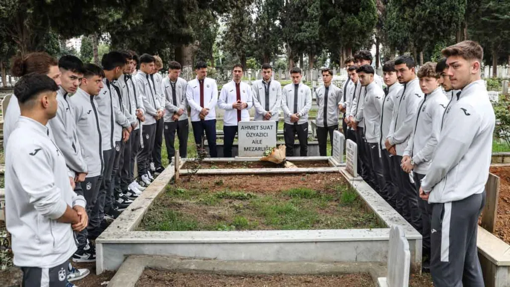 Trabzonspor U19 Takımı, Efsaneler Özkan Sümer ve Ahmet Suat Özyazıcı’yı Andı
