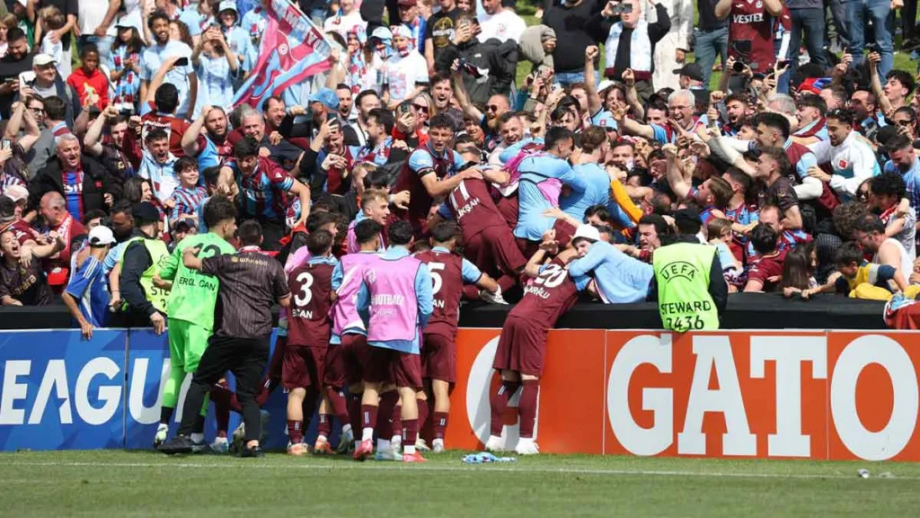 Trabzonspor, U19 takımının Barcelona ile oynayacağı final karşılaşması için stadyum kapasitesinin artırılması talebine UEFA'dan ret aldı. Biletli taraftarlar için önemli uyarılar yapıldı.
