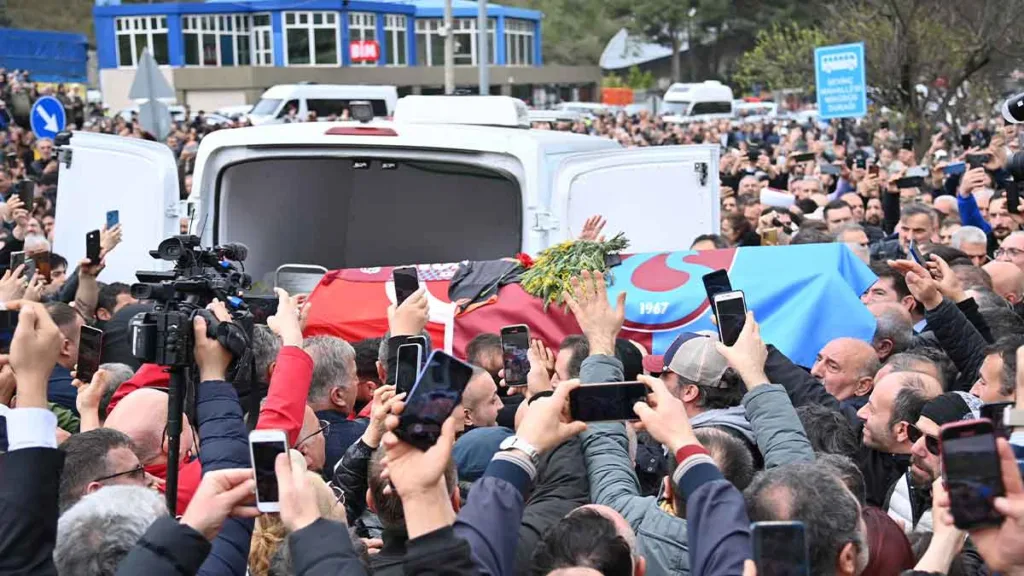 Trabzonlu siyasiler, binlerce kişiyle birlikte Volkan Konak’a son veda etti.