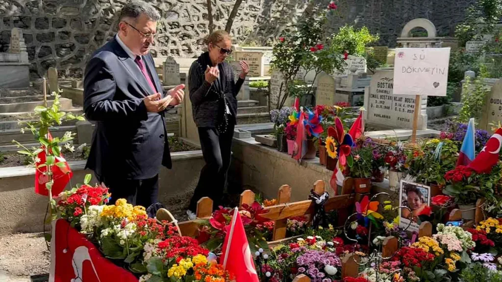 Başkan Ahmet Metin Genç, Mattia Ahmet Minguzzi’nin mezarını ziyaret ederek ailesine başsağlığı diledi