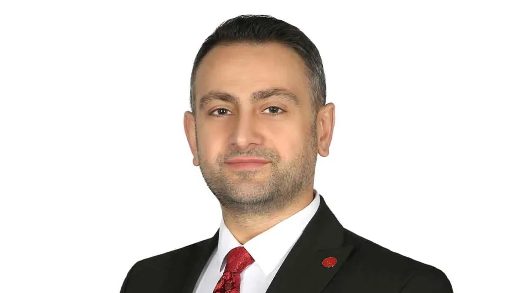 Saadet Partisi Ortahisar İlçe Başkanı Burak Turhan siyaset dilindeki şiddeti eleştiriyor