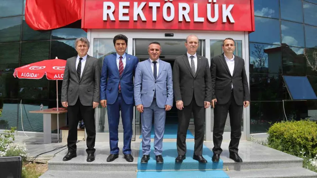 KTÜ Rektörü Prof. Dr. Hamdullah Çuvalcı, Gümüşhane Üniversitesi Rektörü Prof. Dr. Oktay Yıldız’a tebrik ziyareti gerçekleştirdi
