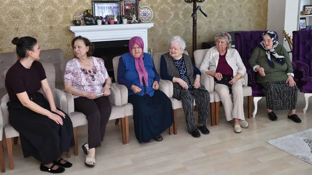 Huzurevi sakinlerinin anneler günü kutlandı
