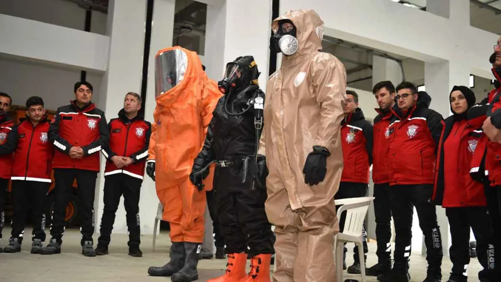 Ortahisar Belediyesi Arama Kurtarma Ekibi GPS ve kimyasal eğitim alırken