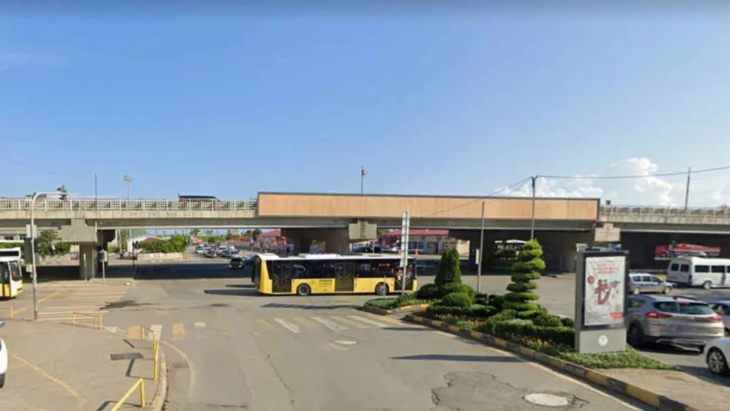 Trabzon Reşadiye ve Haçkalı Baba kavşaklarında trafik düzenlemeleri sürüyor, yeni projeler planlanıyor.