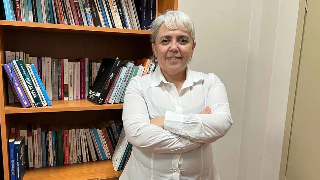 Teknoloji gelişti, insanlar yalnızlaştı 2 teknoloji gelisti insanlar yalnizlasti prof dr sule ozmen roportaji