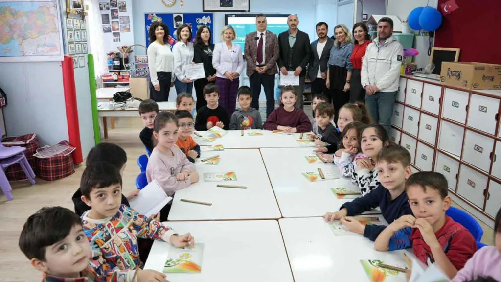 Trabzon'da anaokulu öğrencileri 70 kilo mavi kapak toplayarak engellilere destek sağladı.