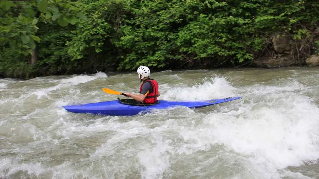 Trabzon Hayrat ilçesinde yapılacak kano ve rafting parkurları için inceleme yapıldı