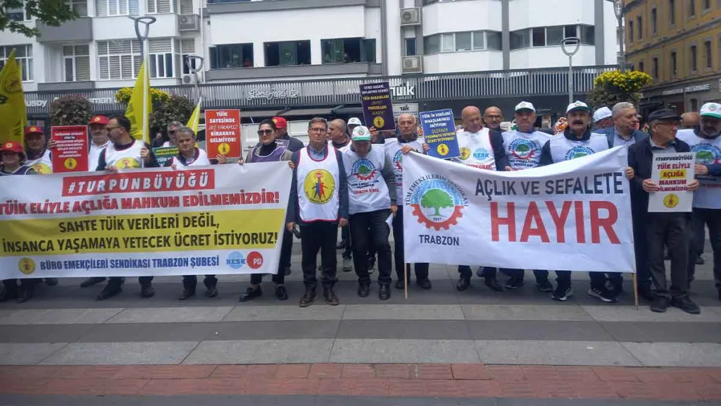 Büro Emekçileri Sendikası, Trabzon’da TÜİK binası önünde enflasyon verilerine karşı eylem yaptı
