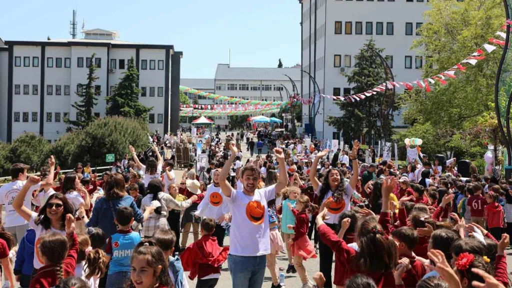 Trabzon Üniversitesi 2025 Bahar Şenlikleri spor müsabakaları ve kültürel etkinliklerle başladı