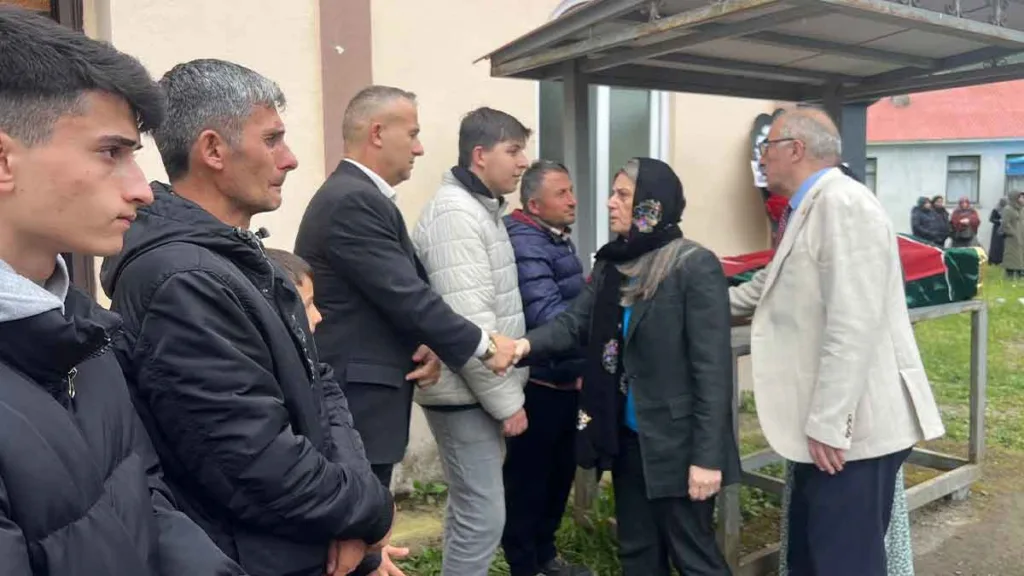 Trabzon’da denizde boğulan çocuk kurtarılamadı 2 trabzonda denizde bogulan cocuk kurtarilamadi1