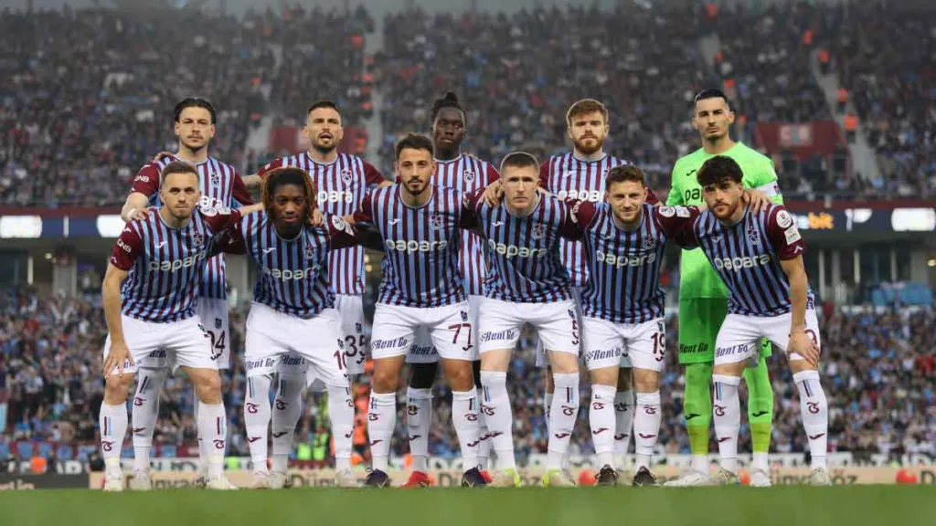 Trabzonspor-Galatasaray maçında Enis Destan sakatlık yaşadı, bordo mavililer sahadan 2-0 mağlup ayrıldı.