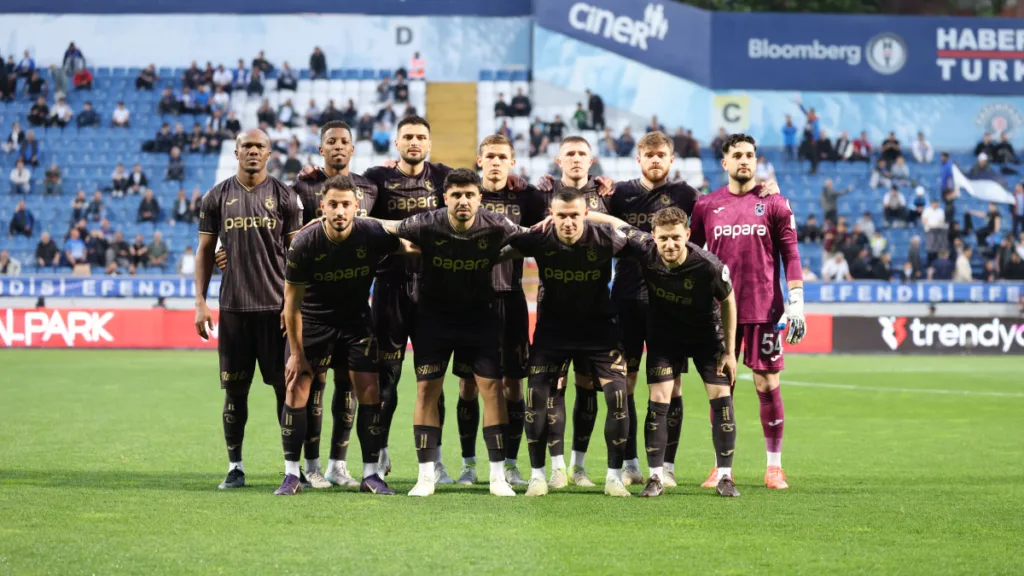 Trabzonspor ve Kasımpaşa maçından bir kare, skor 1-1 berabere tamamlandı