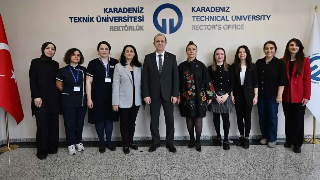 Türk Hemşireler Derneği Trabzon Şubesi temsilcileri, KTÜ Rektörü Prof. Dr. Hamdullah Çuvalcı’yı ziyaret etti
