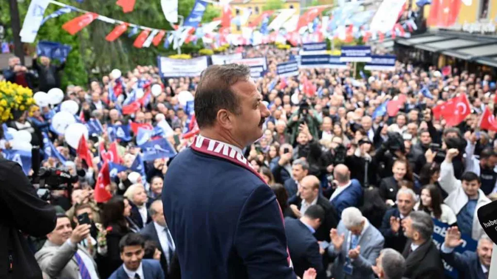 Yavuz Ağıralioğlu memleketi Trabzon’a geldi 2 yavuz agiralioglu trabzon ziyareti anahtar parti 1