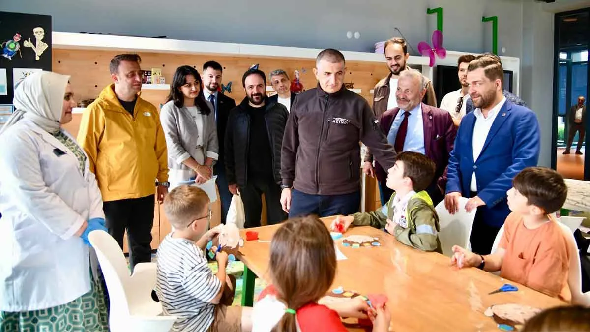 Haluk Bayraktar, Özdemir Bayraktar Bilim Merkezi’ni ziyaret etti 1 Haluk Bayraktar Ozdemir Bayraktar Bilim Merkezini ziyaret etti