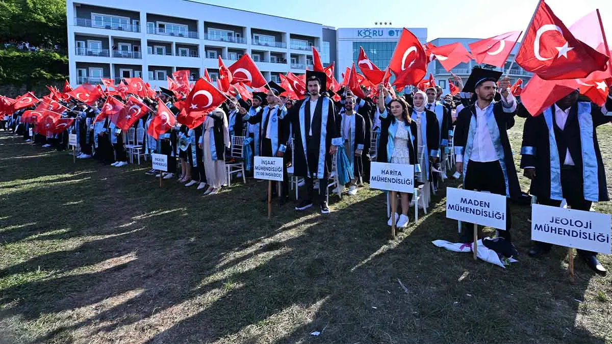 KTÜ’de mezuniyet coşkusu yaşandı