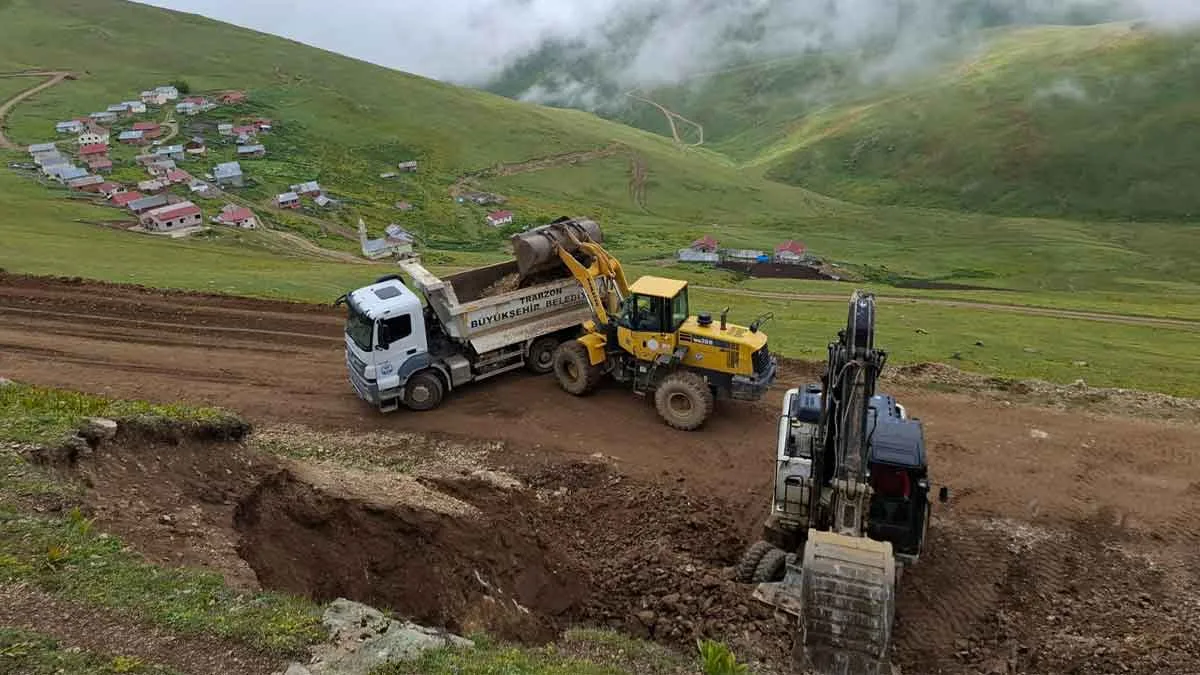 Trabzon’da 18 ilçede yol çalışmaları yapılıyor
