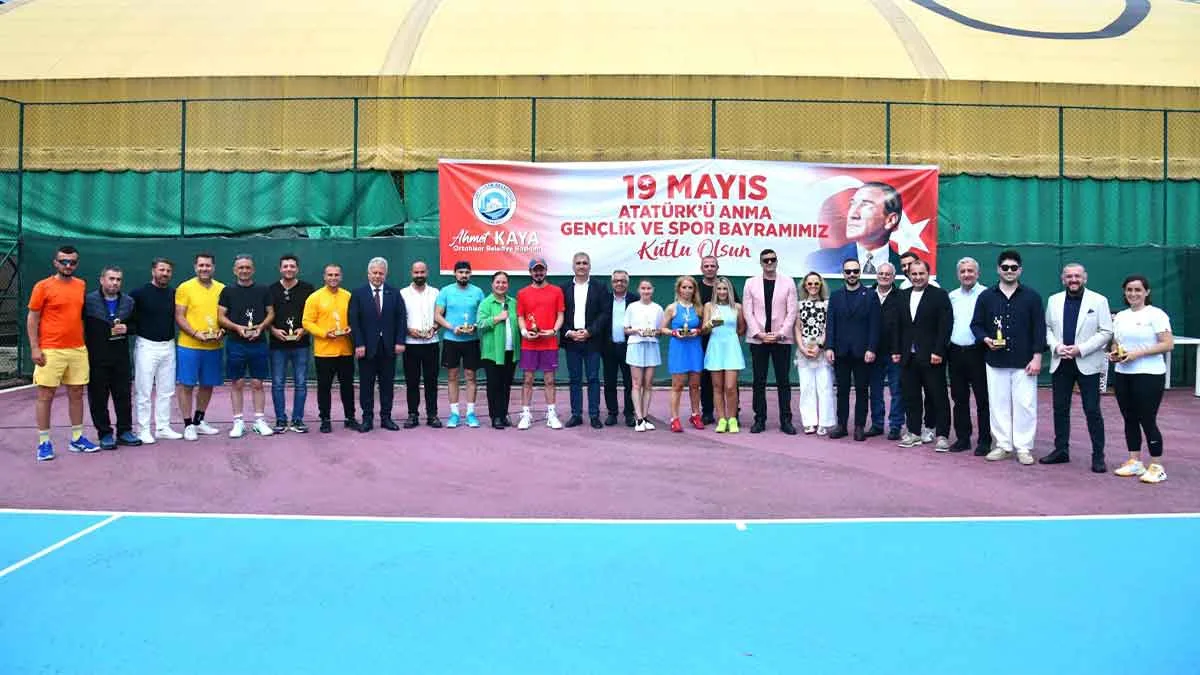 Trabzon’da Atatürk Tenis Turnuvası yapıldı 1 Trabzonda Ataturk Tenis Turnuvasi yapildi