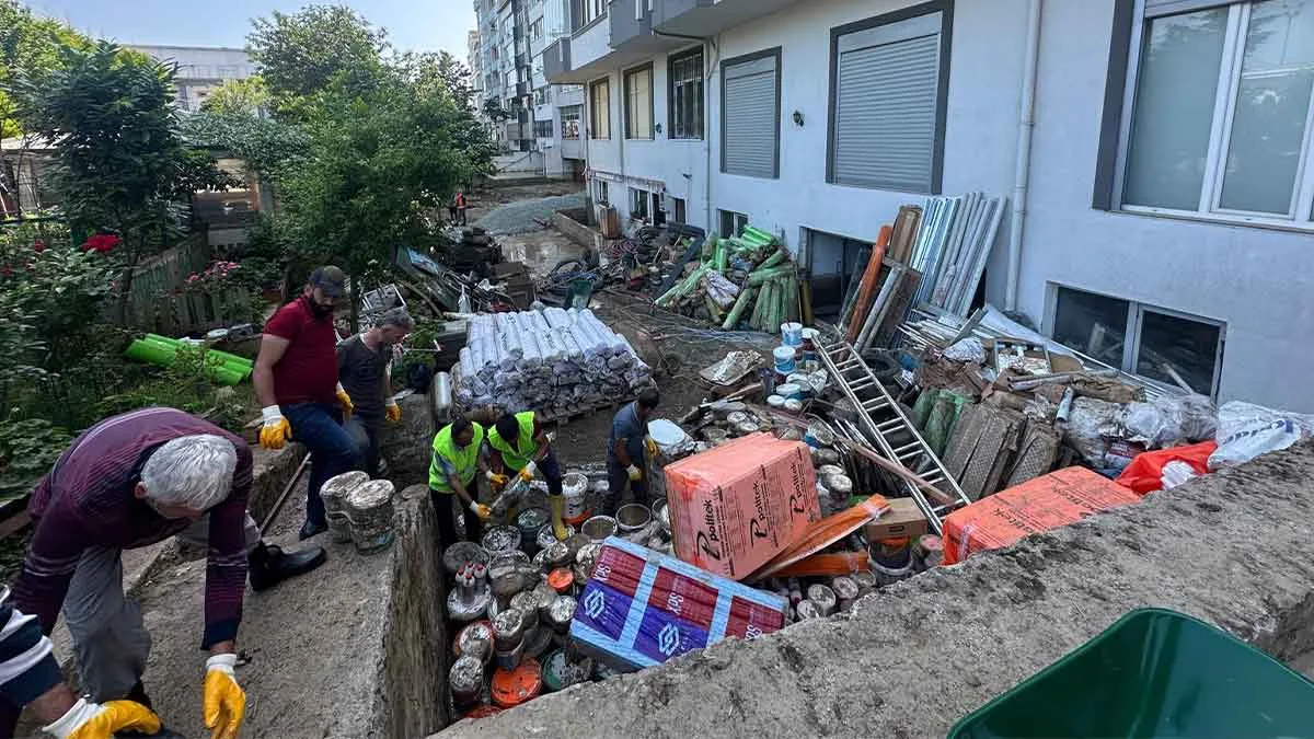 Trabzon’da afet mağdurlarına 185 personel ve 57 araçla destek 1 Trabzonda afet magdurlarina 185 personel ve 57 aracla destek