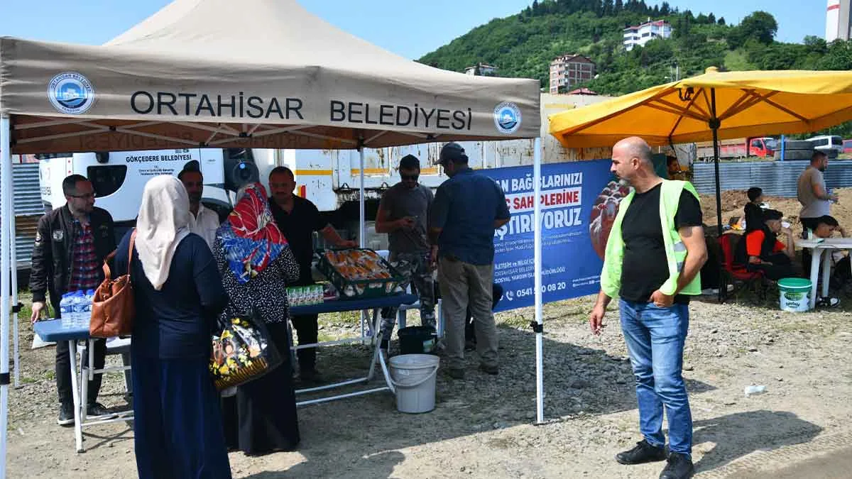 Trabzon’da kurban kesim alanlarına bağış çadırları kuruldu 1 Trabzonda kurban kesim alanlarina bagis cadirlari kuruldu