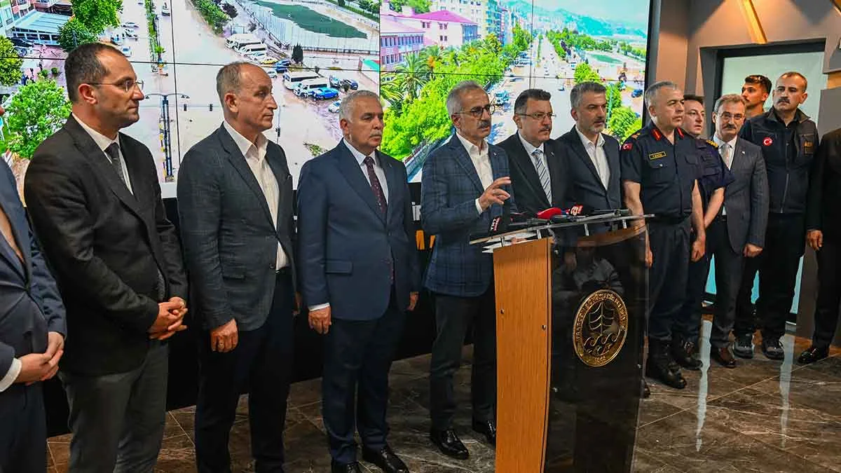 Trabzon’da selin bilançosunu Bakan Uraloğlu açıkladı 1 Trabzonda selin bilancosunu Bakan Uraloglu acikladi