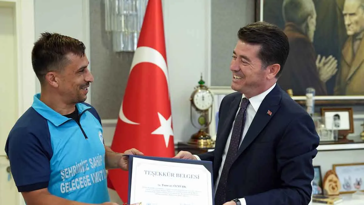 Trabzon’da-güvercinlere-su-veren-belediye-personeline-hediye-verildi