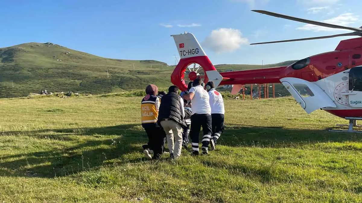 Trabzon’da-yaylada-düşen-hasta-ambulans-helikopterle-kurtarıldı