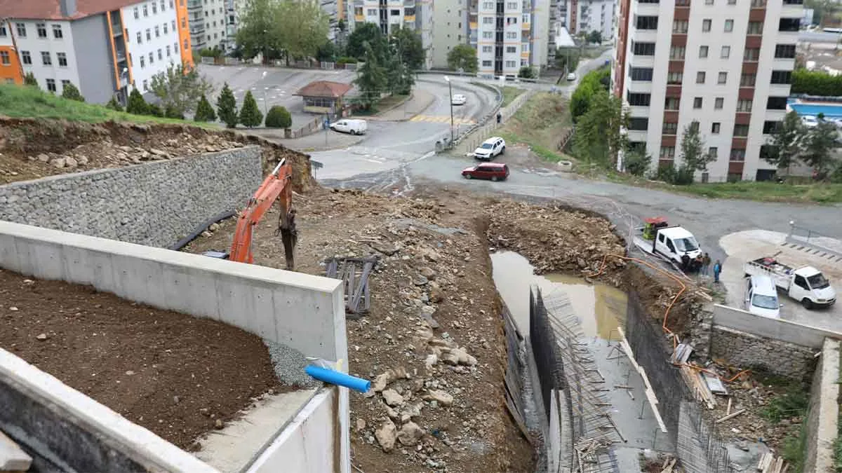 Akçaabat’ta-dere-ıslah-çalışmaları-sürüyor