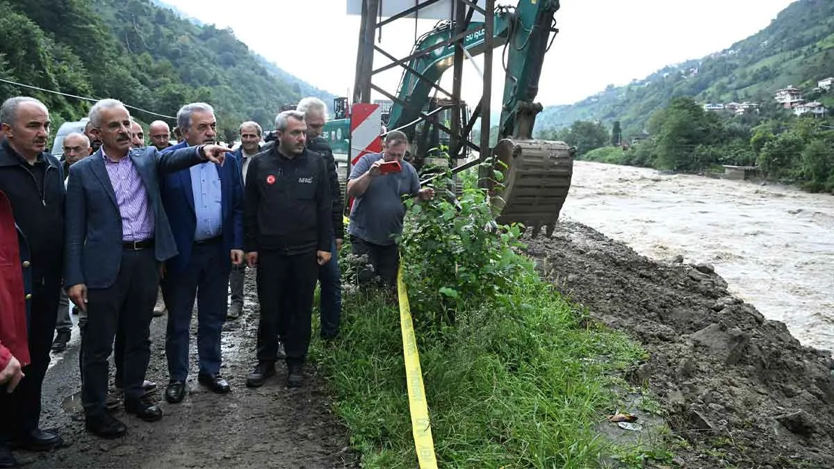 Bakan-Uraloğlu-selin-vurduğu-Rize'de-incelemelerde-bulundu