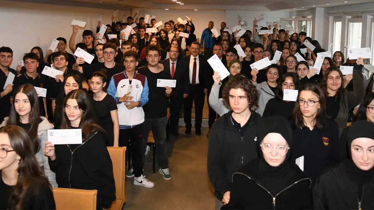 Büyükşehir’den 10 bin öğrenciye dijital eğitim desteği 1 Buyuksehirden 10 bin ogrenciye dijital egitim destegi