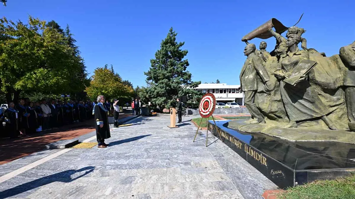 KTÜ’de-2025-2026-Akademik-Yılı-Çelenk-Sunma-Töreni-Gerçekleştirildi