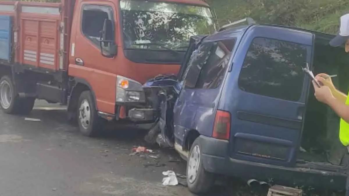 Trabzon’da-ehliyetsiz-sürücü-kamyonetle-çarpıştı