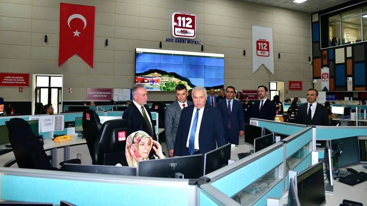 Vali-Aziz-Yıldırım,-112-Acil-Çağrı-Merkezi'nde-incelemelerde-bulundu