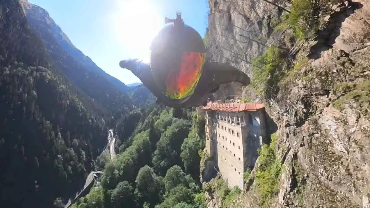 sümela-manastırı-uçan-adam