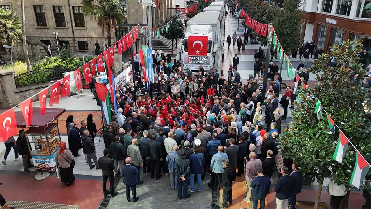 Kardeşlik tırları Trabzon’dan Gazze’ye uğurlandı 1 Kardeslik tirlari Trabzondan Gazzeye ugurlandi
