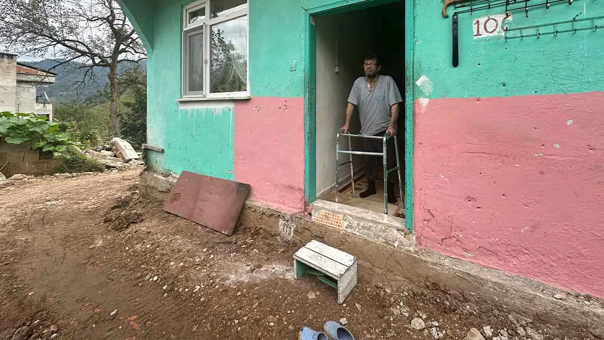 Trabzon'da engelli vatandaşın yol sorunu çözüldü 1 Trabzonda engelli vatandasin yol sorunu cozuldu