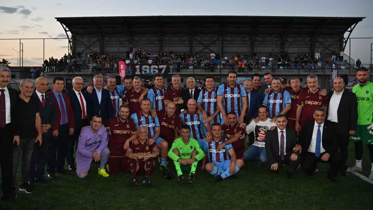 Trabzonspor efsaneleri Emir Yuşa için sahaya çıktı 1 Trabzonspor efsaneleri Emir Yusa icin sahaya cikti