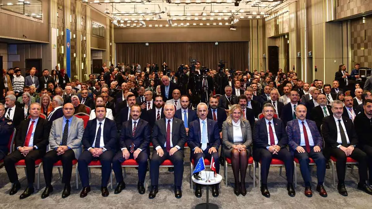 Trabzon'da-Sürdürülebilir-Kentsel-Ulaşım-Konferansı-düzenlendi
