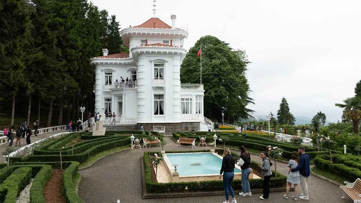 Trabzon'da-turizm-merkezlerine-ziyaretçi-akını