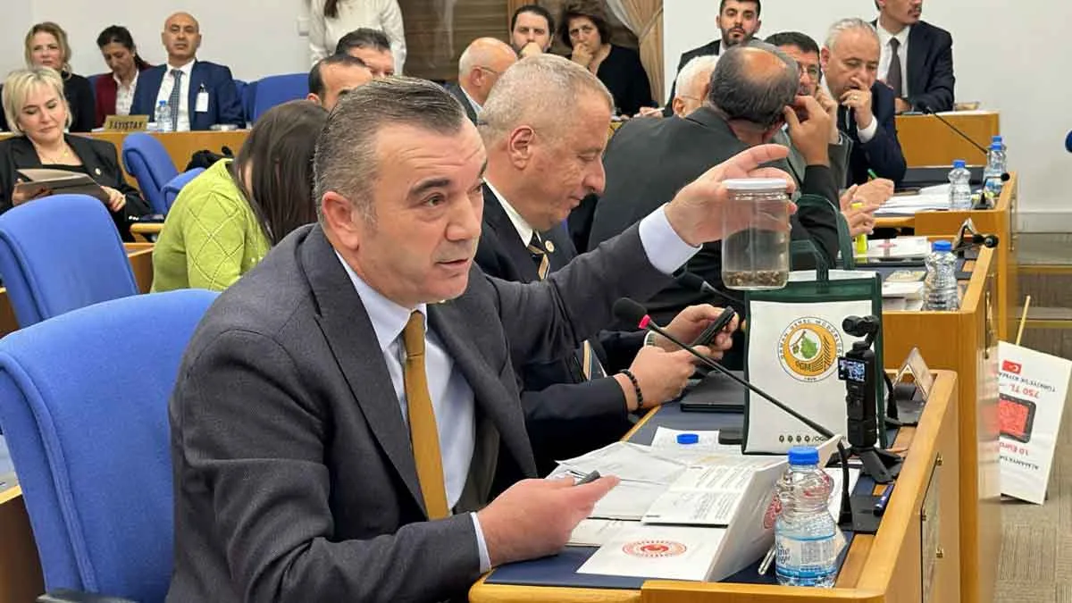 Trabzonlu-Vekil-meclise-kavanozla-kokarca-götürdü