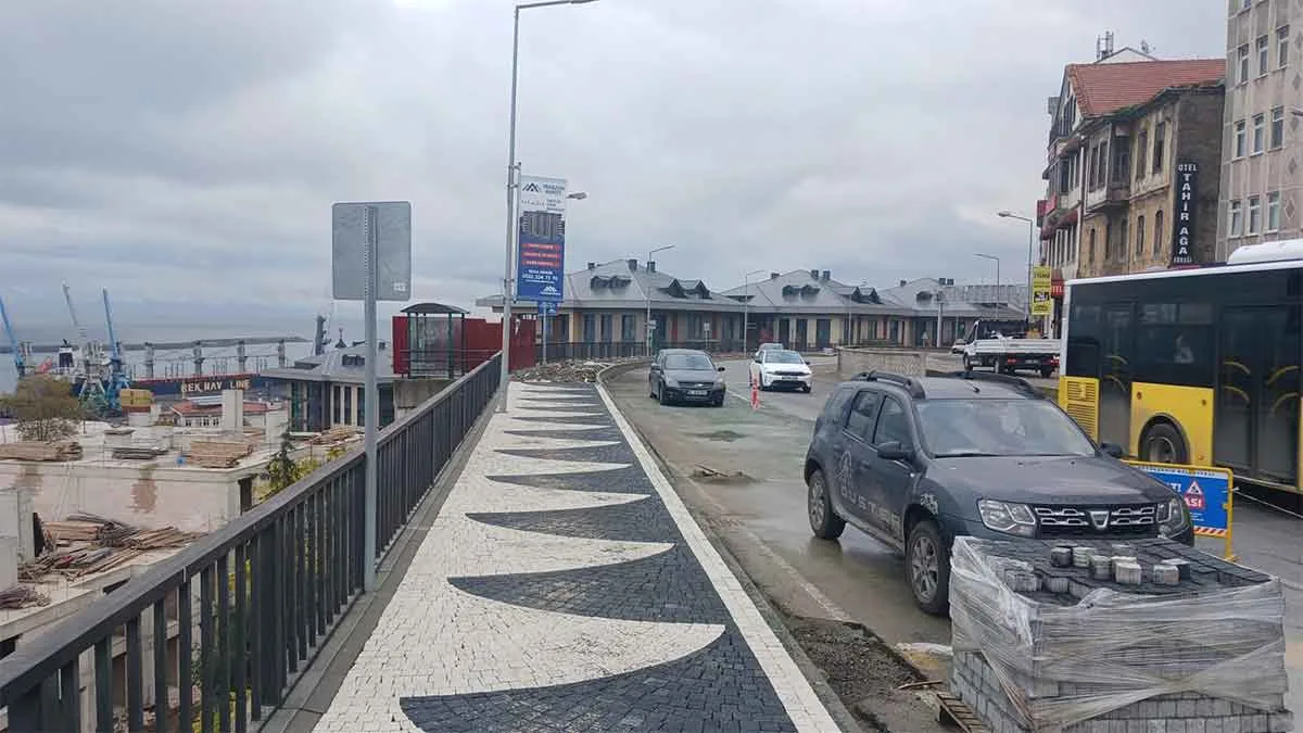 Trabzon'un-18-ilçesinde-yol-çalışmaları-sürüyor