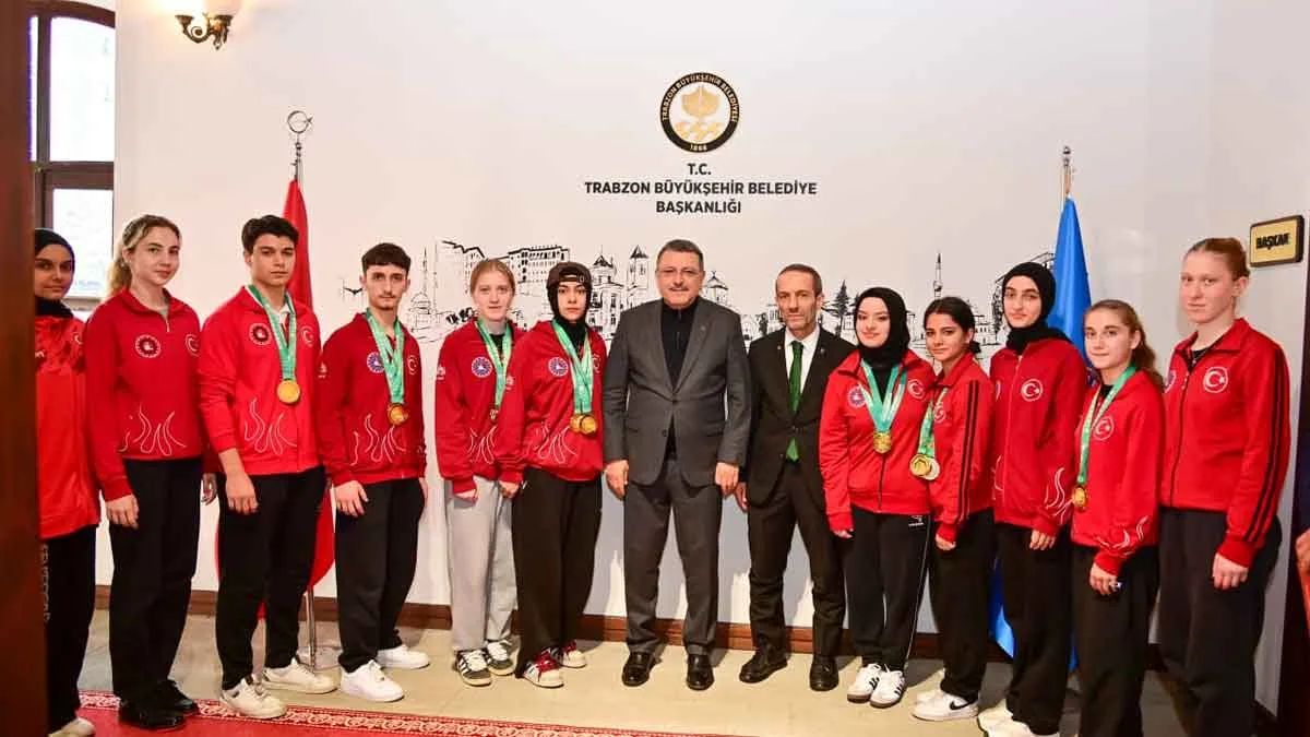 Başkan-Genç-şampiyon-sporcuları-ağırladı