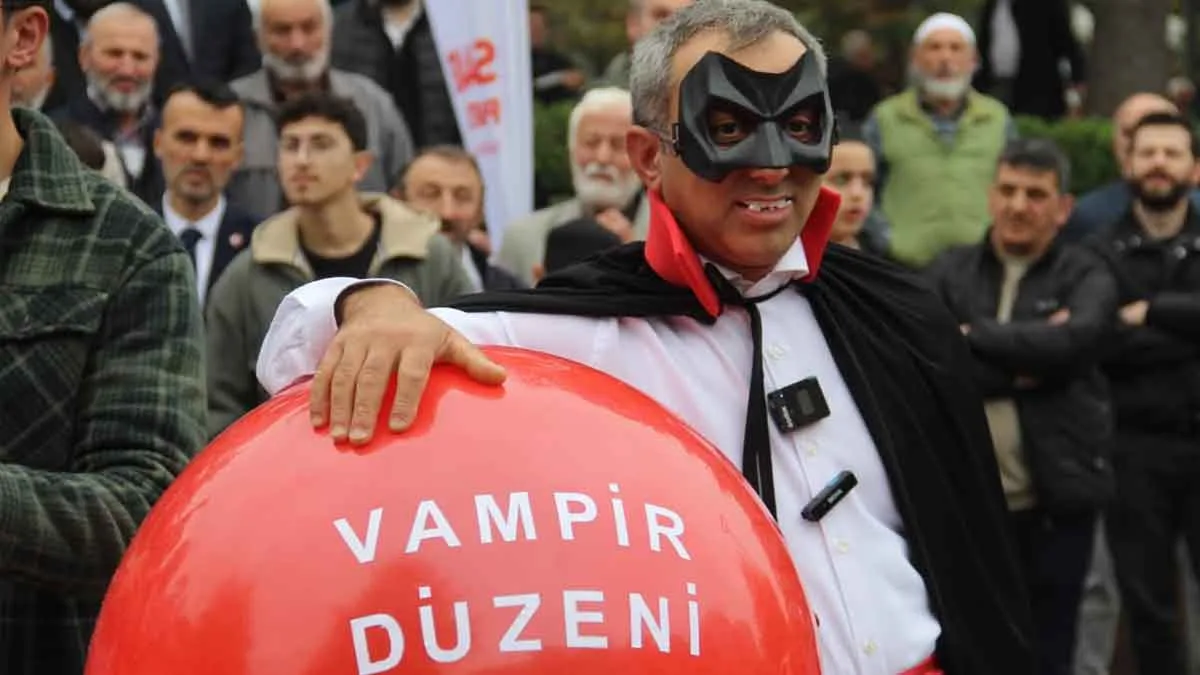 Trabzon-meydanında-vampirli-eylem