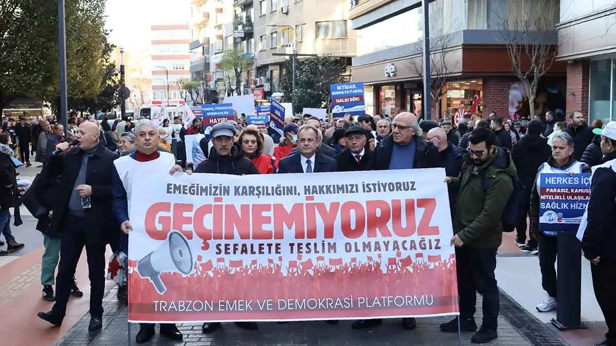 Trabzon’da-“geçinemiyoruz”-diyen-halk-sokağa-çıkıp-eylem-yaptı