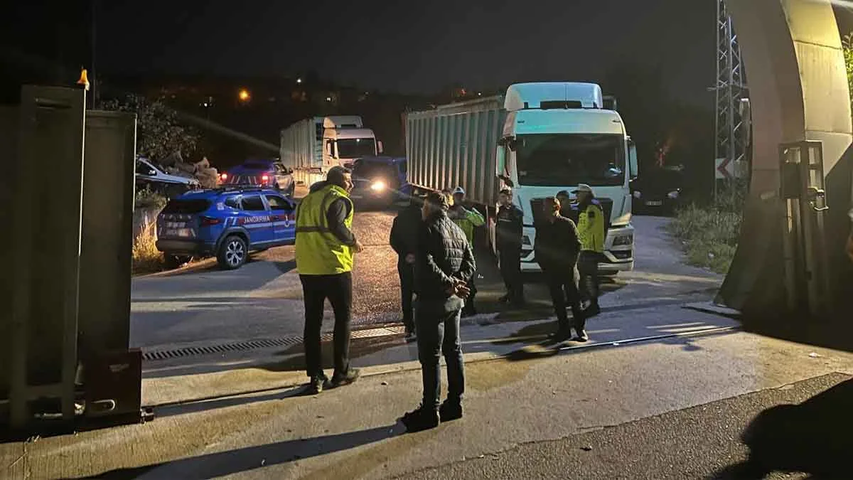 Trabzon’da-katı-atık-tesisinde-çalışan-işçiler-eylem-başlattı