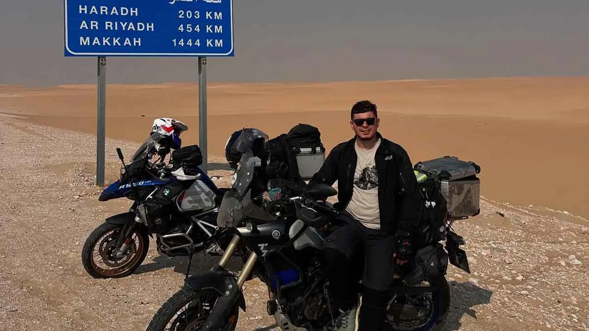 Trabzonlu-iki-arkadaş-motosiklet-ile-umreye-gitti